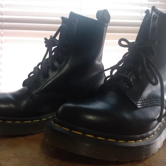 Dr. Martens 1460 Smooth Boots - Picture 8 of 8
